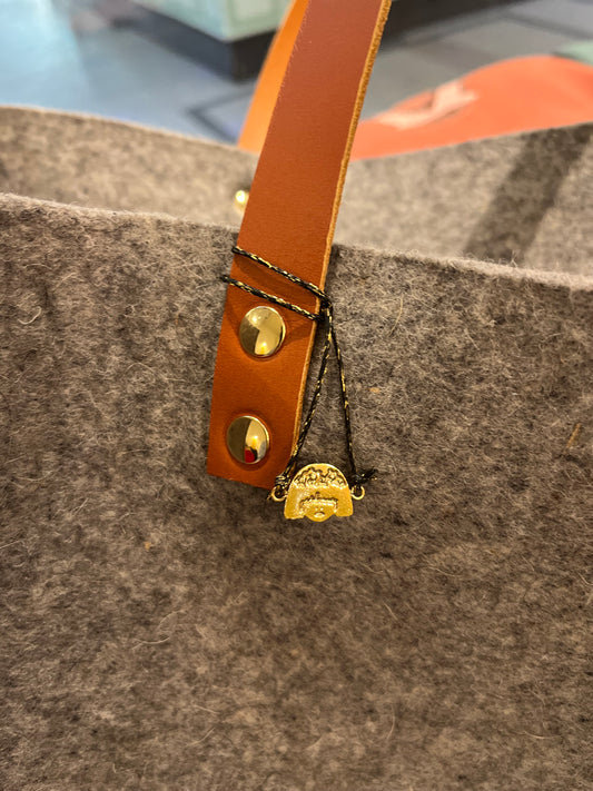 El elegante bolso tote de “Jeanne”