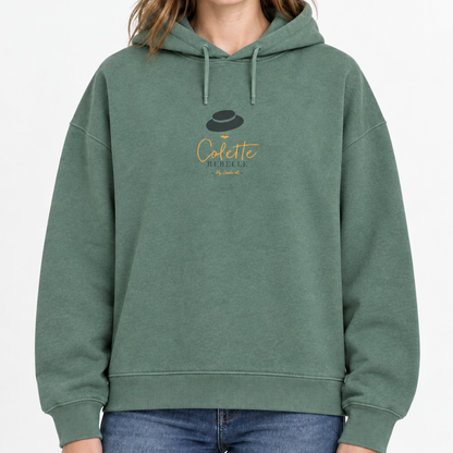 Sweat vert sauge porté 