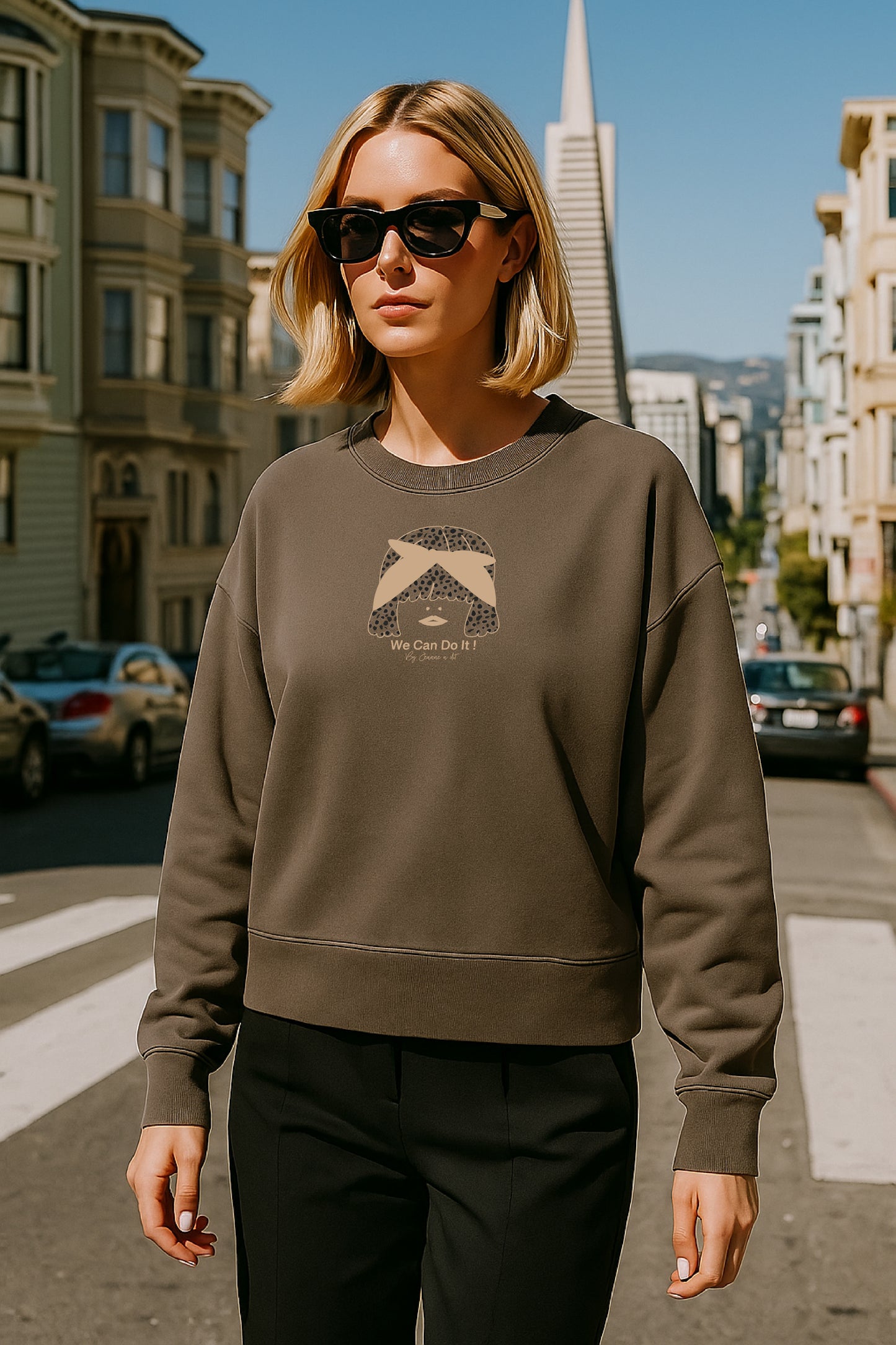 Sudadera cropped de mujer de algodón orgánico "we can do it" leopardo