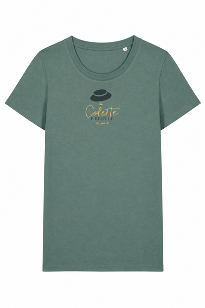 T-shirt vert sauge avec le visuel Colette Rebelle sur la poitrine